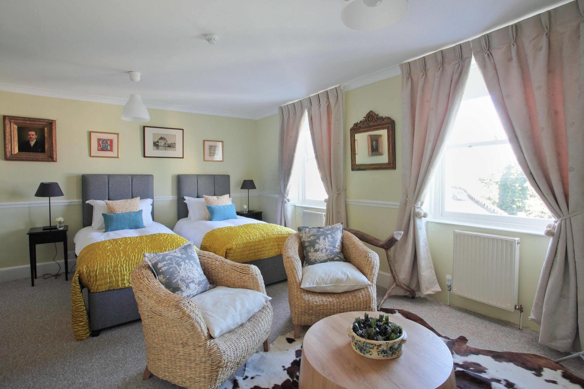 Hill House 4*